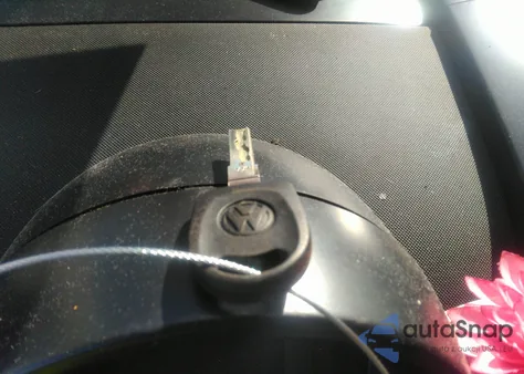 2002 Volkswagen New Beetle Glx from USA, damaged, VIN 3VWDD21C12M423922